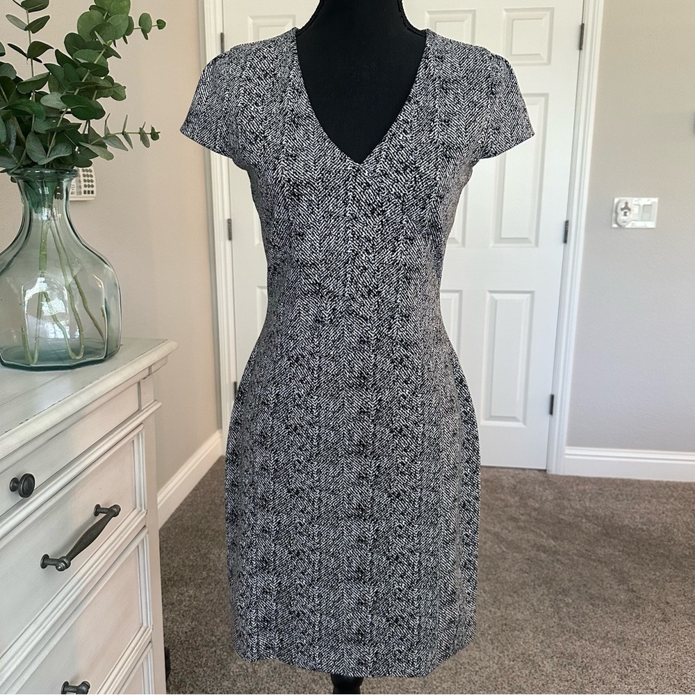 Express Black and White Sheath Mini Dress V-Neck Cap Sleeve